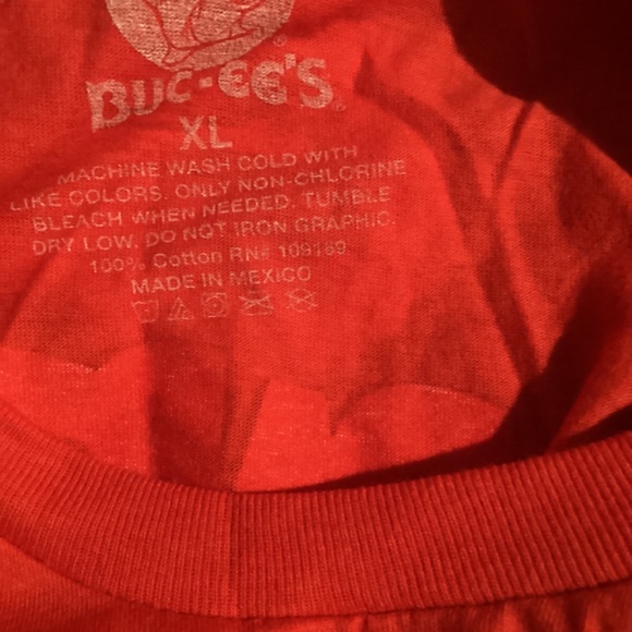 Buc-ees Red XL 40th Anniversary Party Like Its 1982 Beaver Peace Love Shirt - Picture 4 of 10